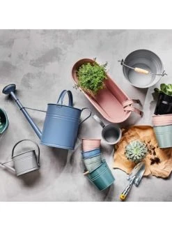 Schlussverkauf ⌛ Garten & Balkon Butlers Gießkanne 8l ZINC In Schwarz Günstig Kaufen 🤩 -Butlers Geschaft butlers giesskanne 8l zinc in schwarz 1