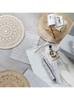 Besorgen 🛒 Heimtextilien Butlers Hanf-Teppich Mit Lochmuster Ø110cm ALL NATURE In Natur Günstig Kaufen 🥰 -Butlers Geschaft butlers hanf teppich mit lochmuster o110cm all nature in natur 6