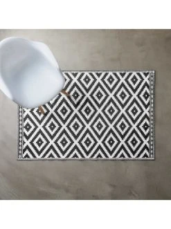 Bestpreis 🎉 Heimtextilien Butlers In- & Outdoor-Teppich Ethno Rauten L 180 X B 118cm COLOUR CLASH In Schwarz-Weiß Günstig Kaufen 🔔 -Butlers Geschaft butlers in and outdoor teppich ethno rauten l 180 x b 118cm colour clash in schwarz weiss 2