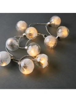 Blitzangebot ⌛ Weihnachten Butlers LED-Lichterkette 10 Glaskugeln Mit Federn & USB-Batteriefach FEATHERS In Transparent Günstig Kaufen ⌛ 8 Blitzangebot ⌛ Weihnachten Butlers LED-Lichterkette 10 Glaskugeln Mit Federn & USB-Batteriefach FEATHERS In Transparent Günstig Kaufen ⌛ -Butlers Geschaft butlers led lichterkette 10 glaskugeln mit federn and usb batteriefach feathers in transparent 1