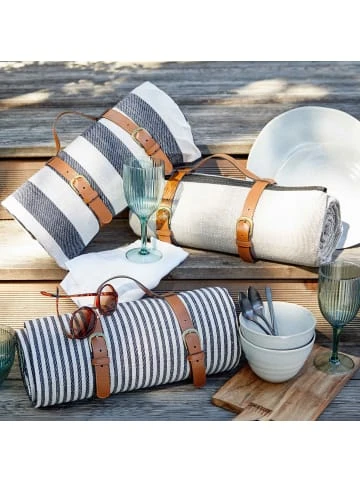 Neu ✨ Heimtextilien Butlers Picknickdecke Streifen L 150 X B 200cm WANDERLUST In Blau-Creme Günstig Kaufen 👏 4 Neu ✨ Heimtextilien Butlers Picknickdecke Streifen L 150 X B 200cm WANDERLUST In Blau-Creme Günstig Kaufen 👏 – Bild 2